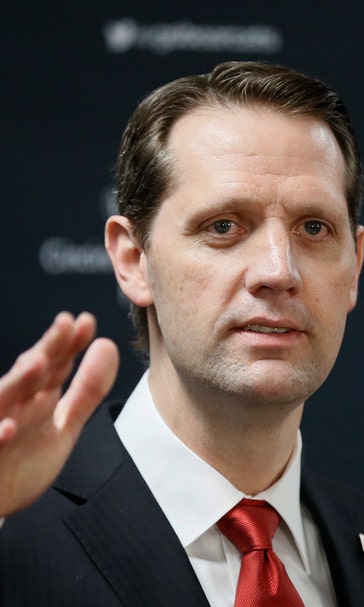 Cincinnati stays in its backyard for next basketball coach